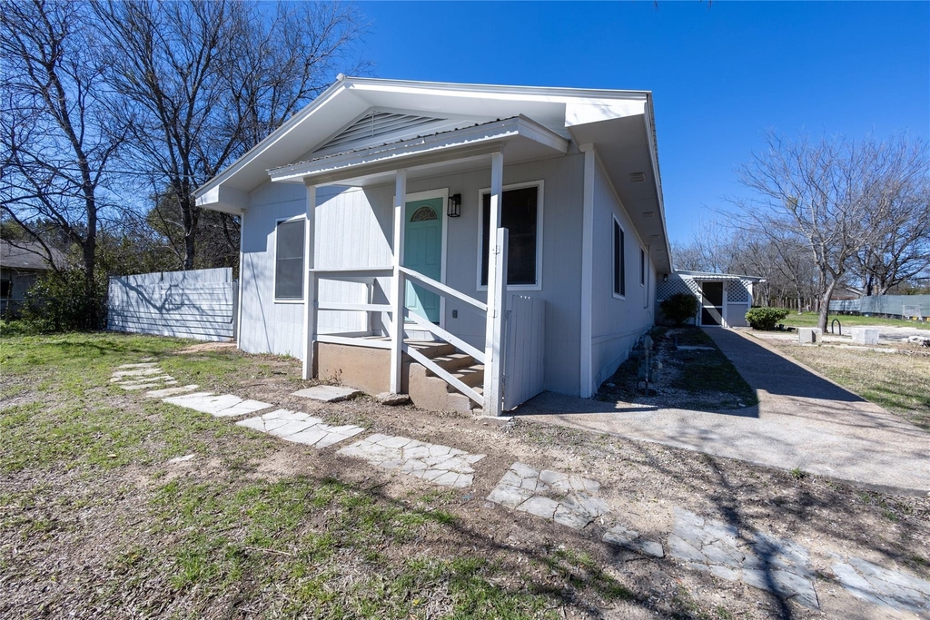 2304 Thrasher Ln - Photo 0