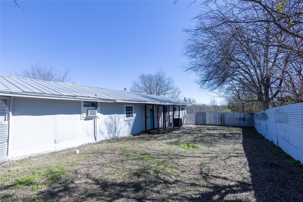 2304 Thrasher Ln - Photo 2