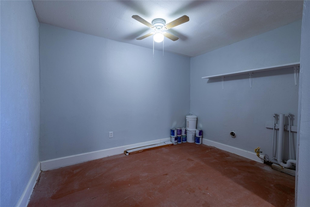 2304 Thrasher Ln - Photo 10