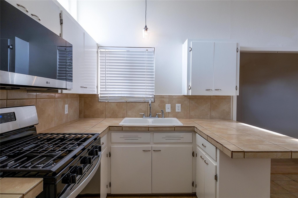 4304 Scottsdale Rd - Photo 4