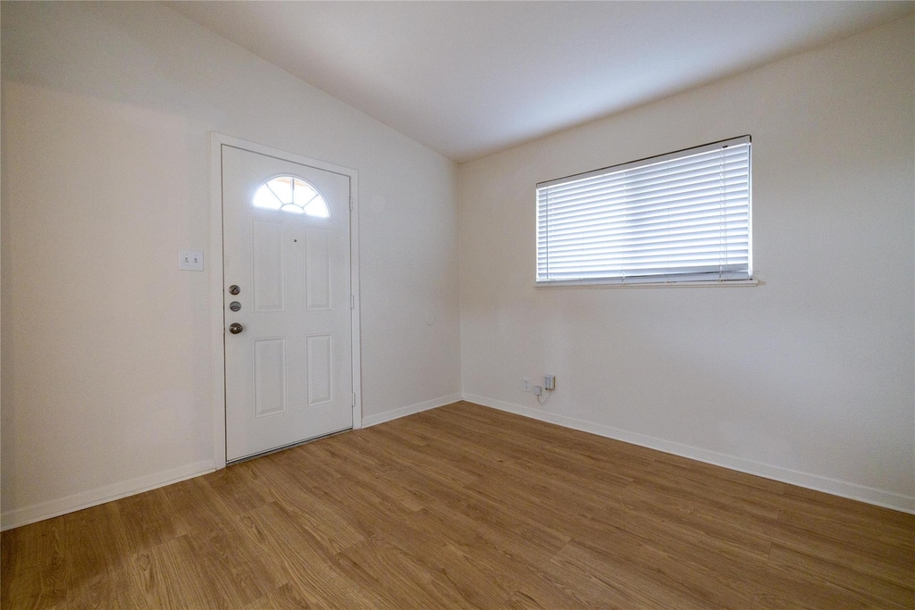 4304 Scottsdale Rd - Photo 2