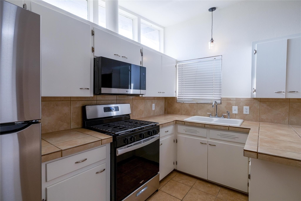 4304 Scottsdale Rd - Photo 18