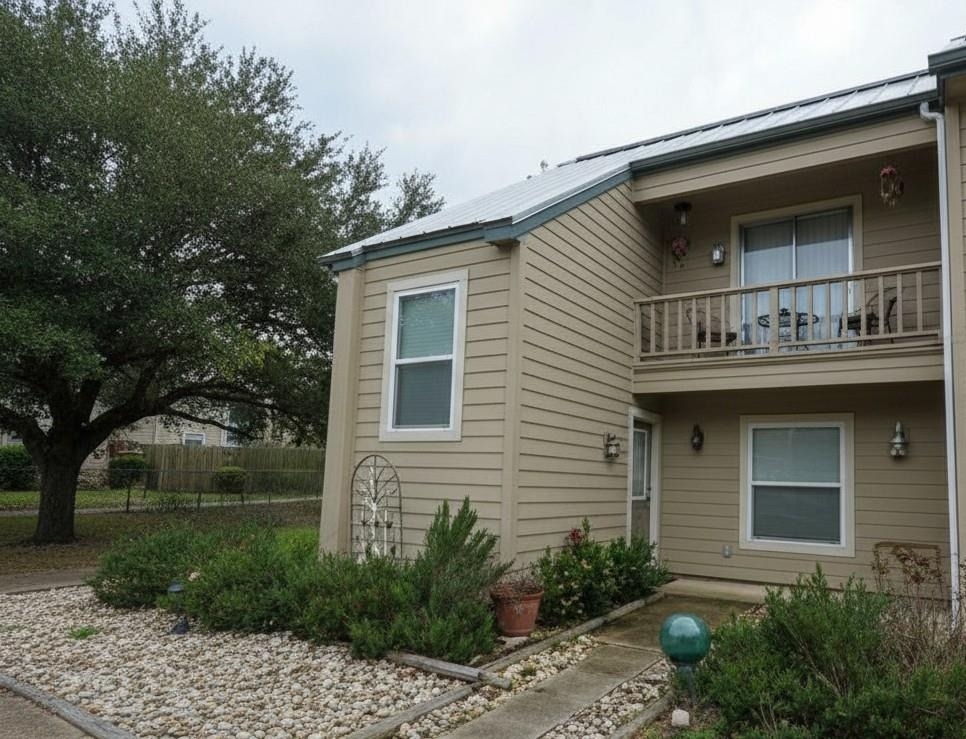 19 Marina Cir - Photo 0