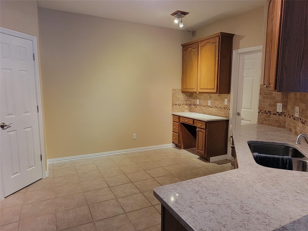 2100 Pipers Field Dr - Photo 5