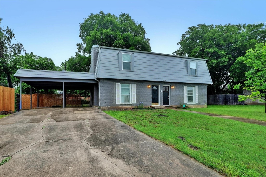 1302 E Saint Johns Ave - Photo 1