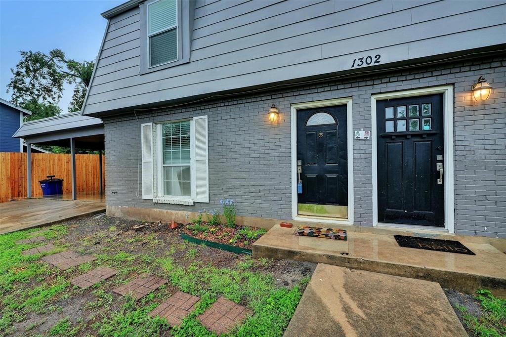 1302 E Saint Johns Ave - Photo 2