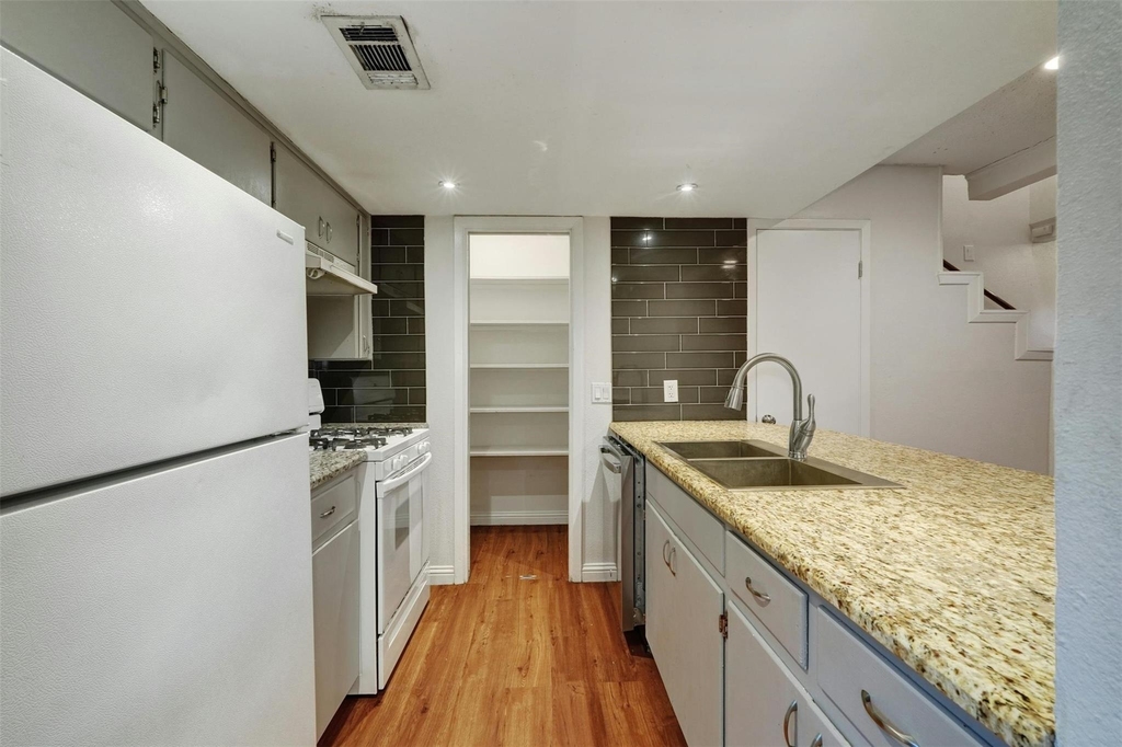 1302 E Saint Johns Ave - Photo 6
