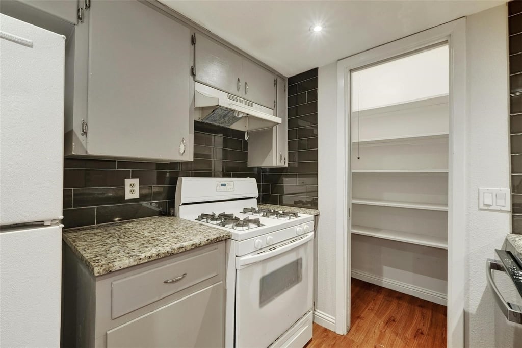 1302 E Saint Johns Ave - Photo 8