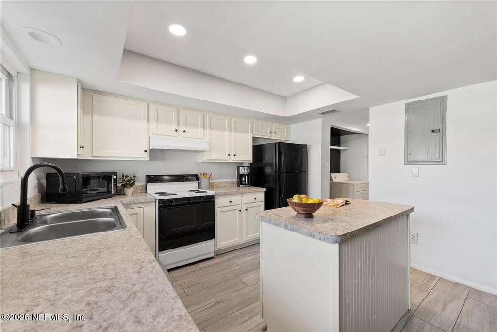 8140 Sutton Place - Photo 2