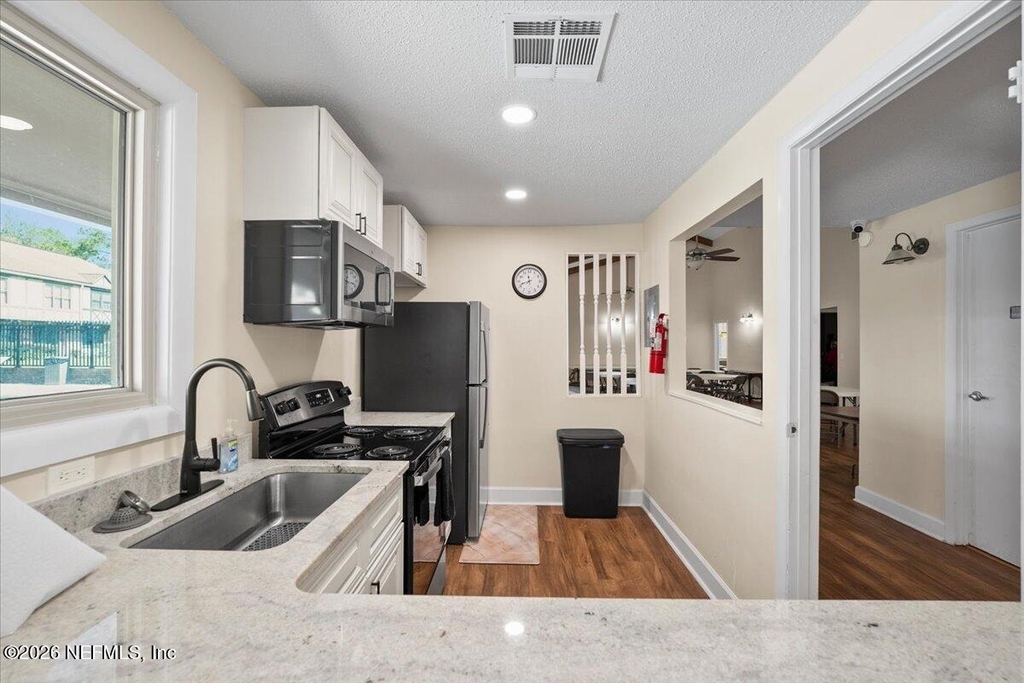 8140 Sutton Place - Photo 31