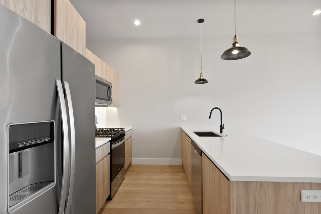 2505 W Farragut Avenue - Photo 16