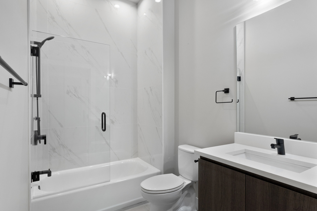 2505 W Farragut Avenue - Photo 12