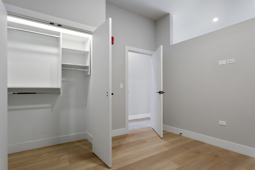 2505 W Farragut Avenue - Photo 17