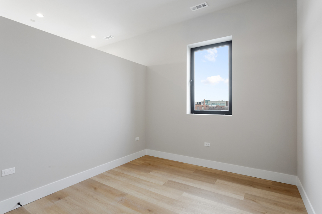 2505 W Farragut Avenue - Photo 24