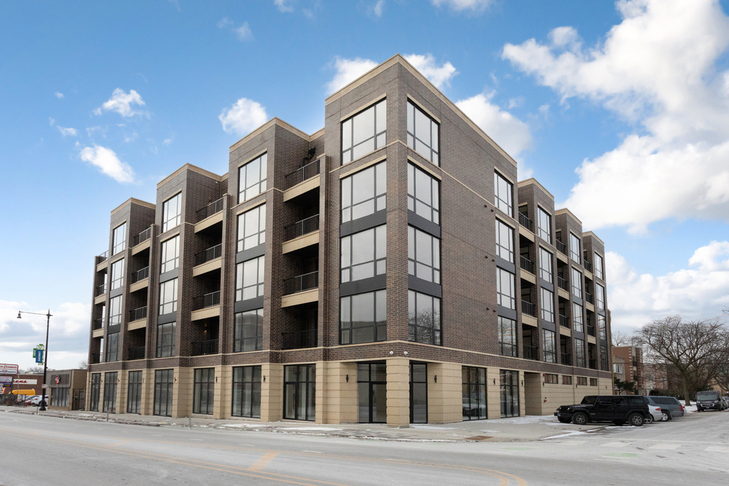 2505 W Farragut Avenue - Photo 0
