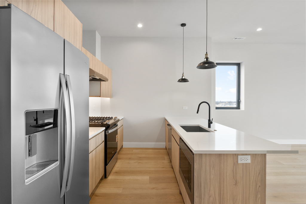 2505 W Farragut Avenue - Photo 5