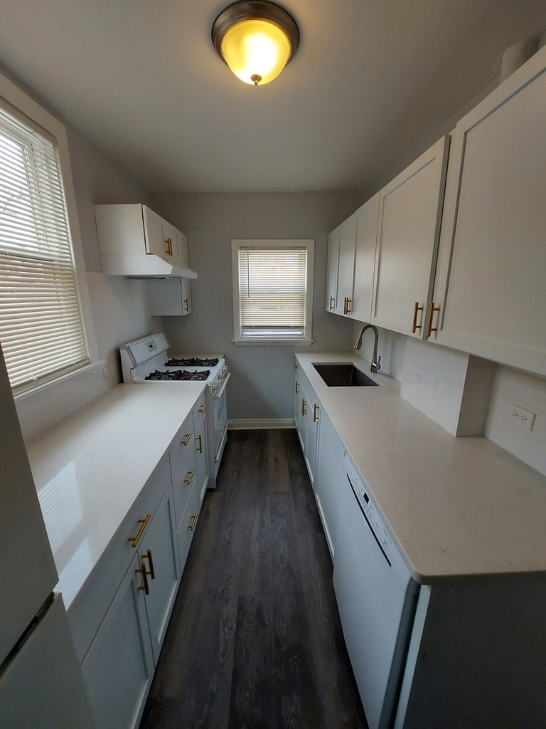 1009 Garnett Place - Photo 1