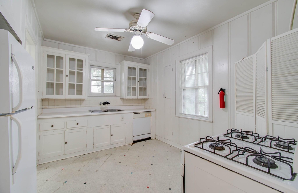 1428 Wentworth Street - Photo 5