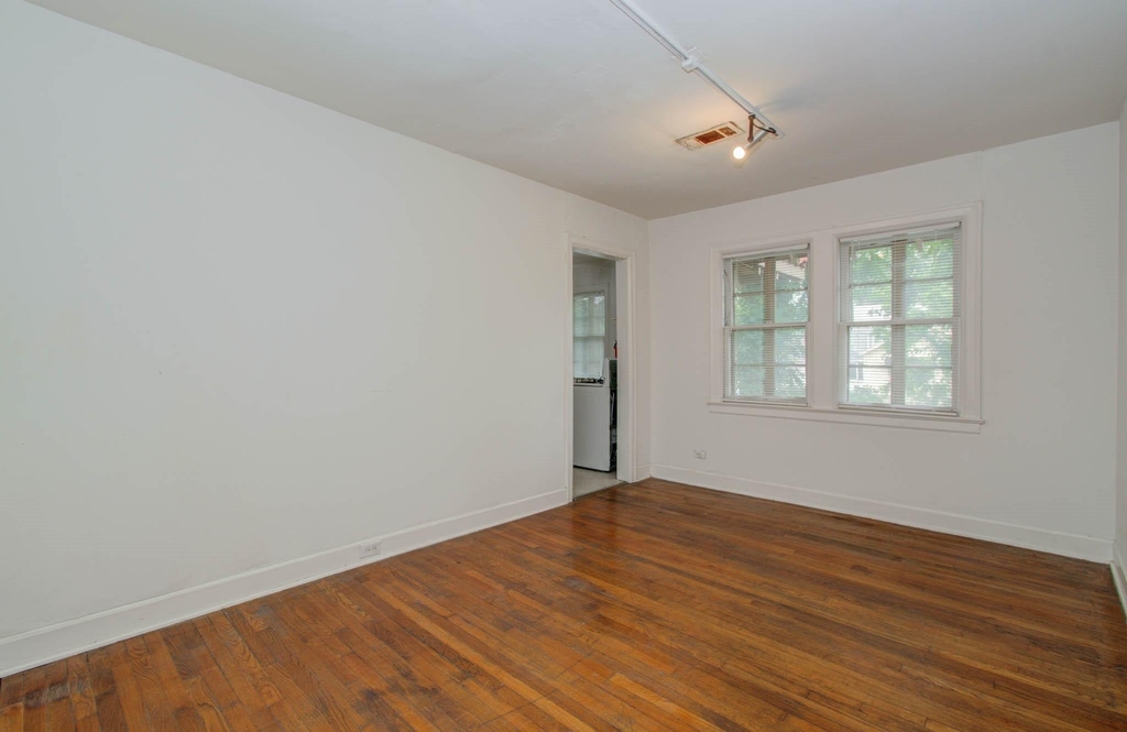 1428 Wentworth Street - Photo 4