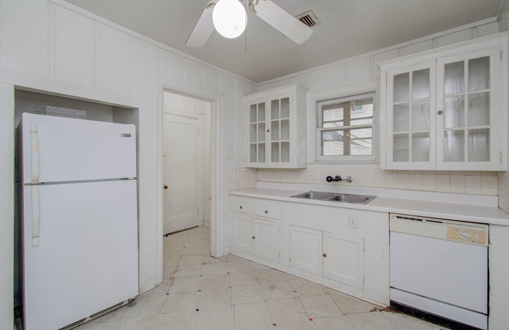 1428 Wentworth Street - Photo 7