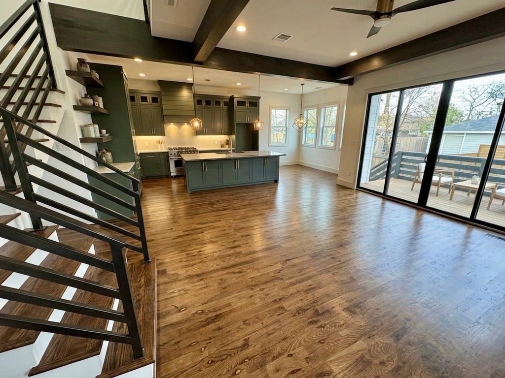 505 E 40th Street - Photo 2