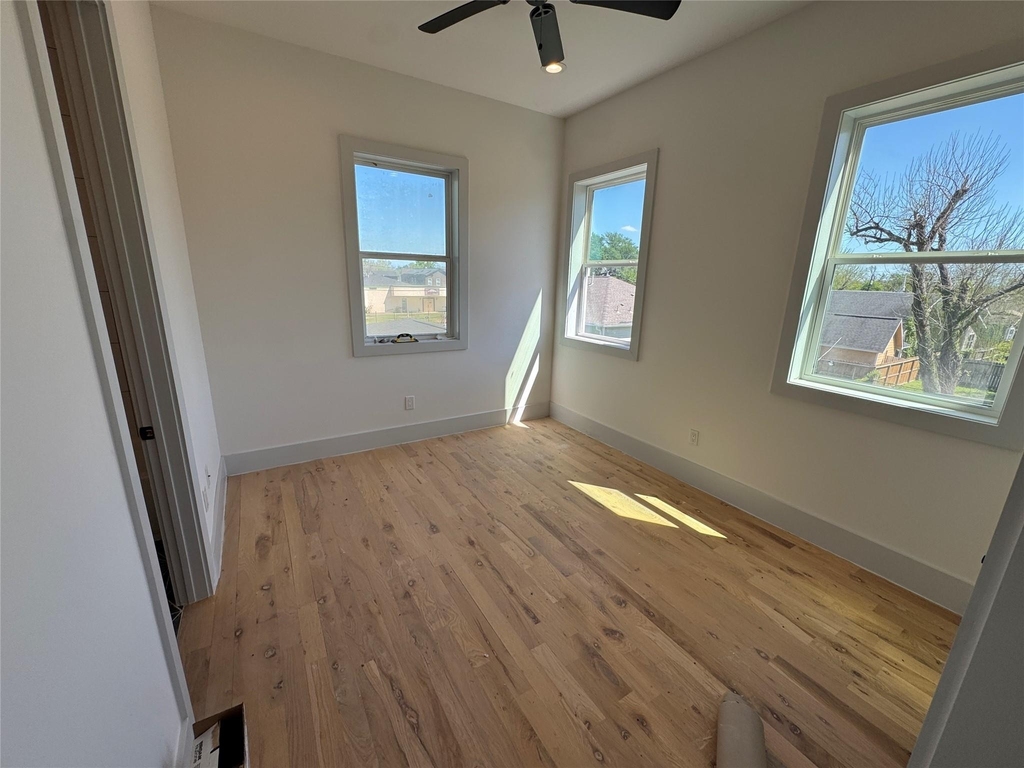 505 E 40th Street - Photo 12