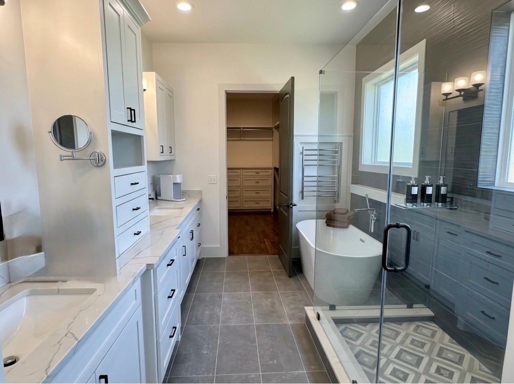 505 E 40th Street - Photo 9