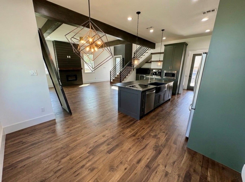 505 E 40th Street - Photo 3