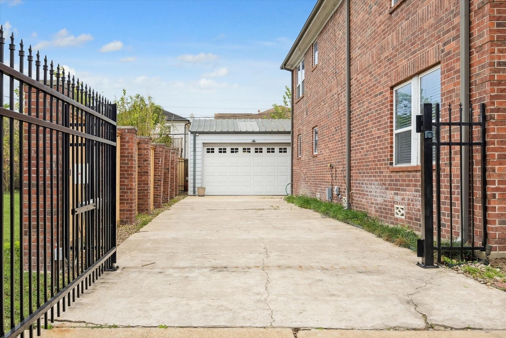 1909 W Lamar Street - Photo 30