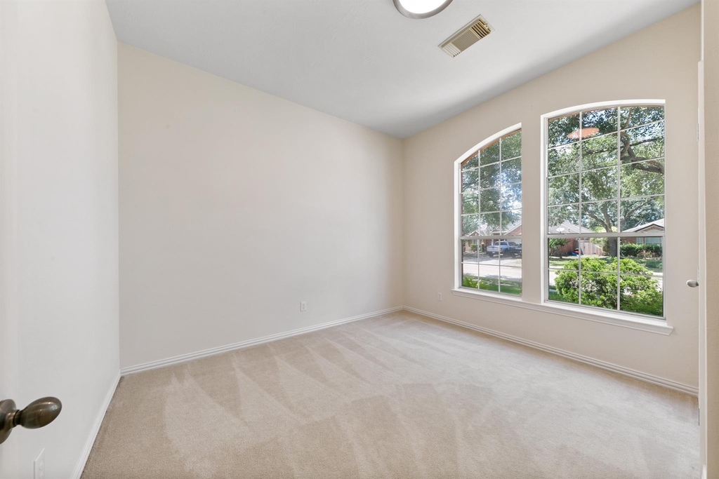 16027 Belleshire Lane - Photo 3