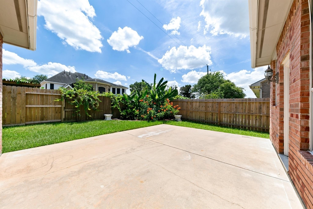 16027 Belleshire Lane - Photo 13