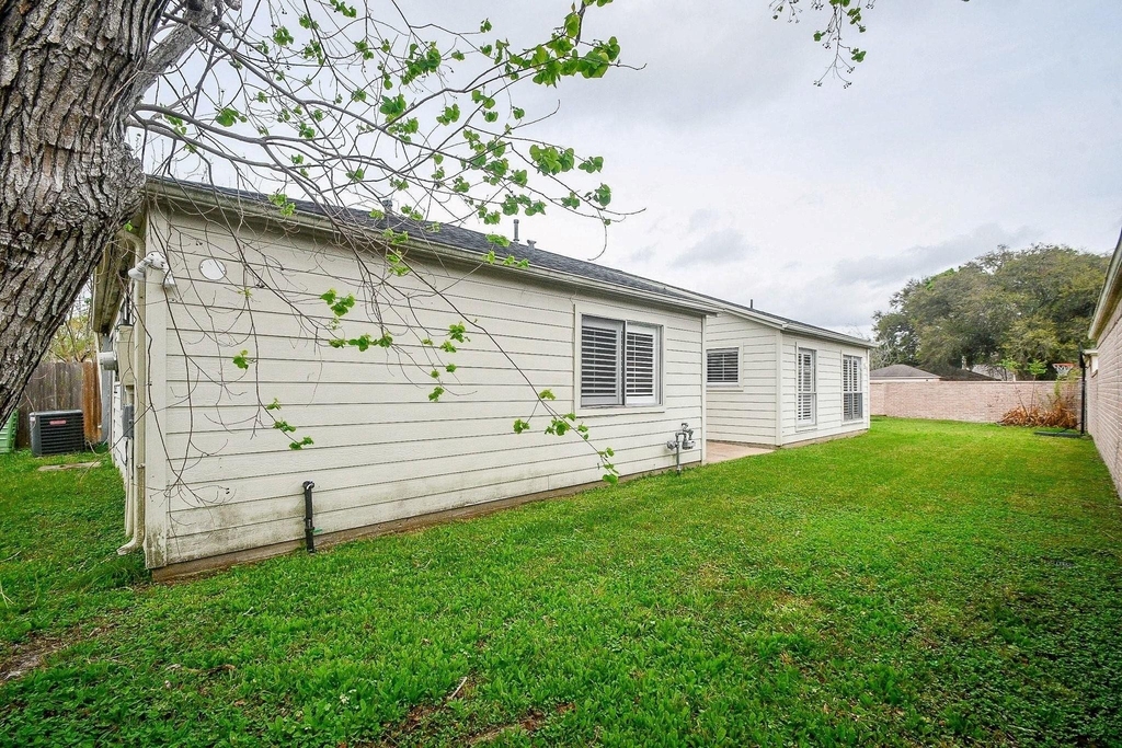 15807 Los Altos Drive - Photo 17