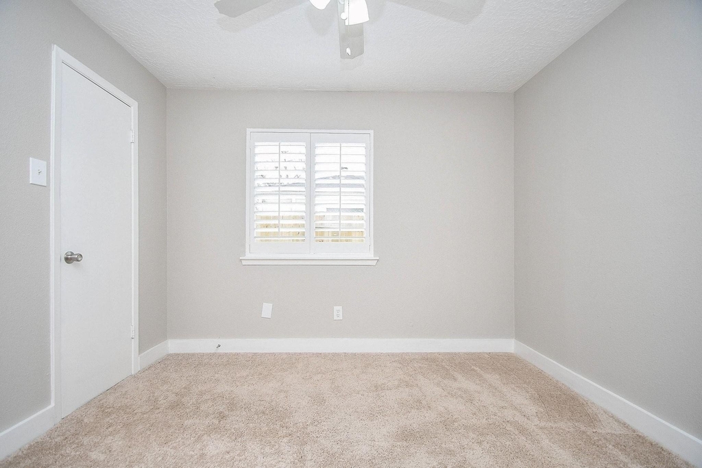 15807 Los Altos Drive - Photo 11