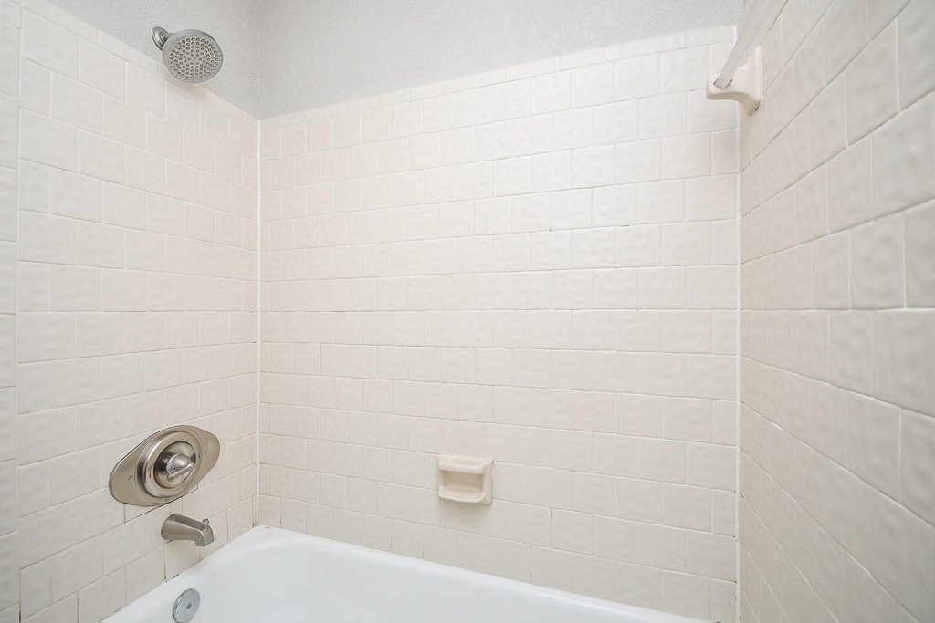 15807 Los Altos Drive - Photo 16