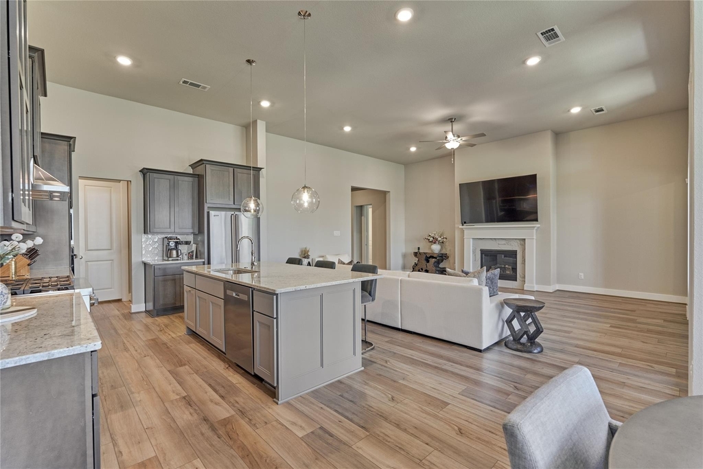 1716 Encino Boulevard - Photo 17