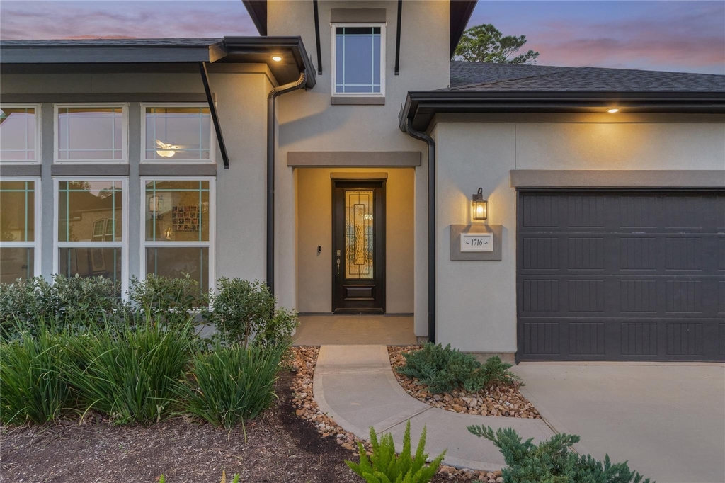 1716 Encino Boulevard - Photo 4