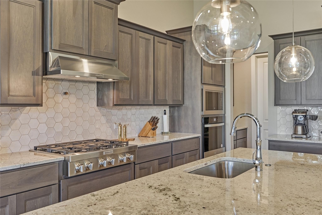 1716 Encino Boulevard - Photo 18