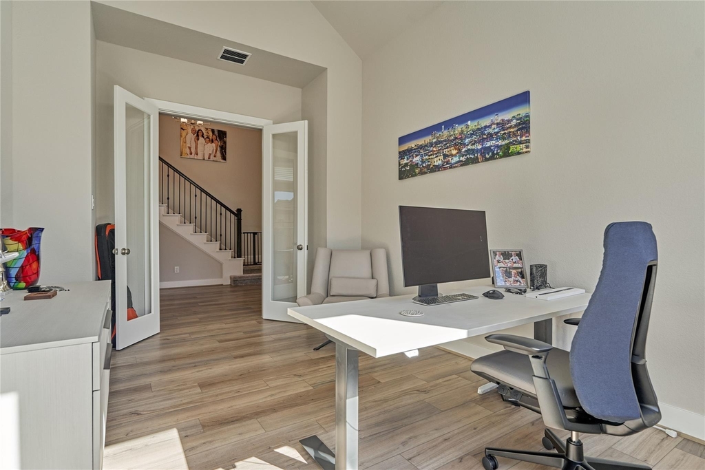 1716 Encino Boulevard - Photo 9