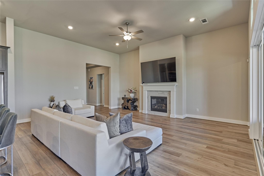 1716 Encino Boulevard - Photo 14