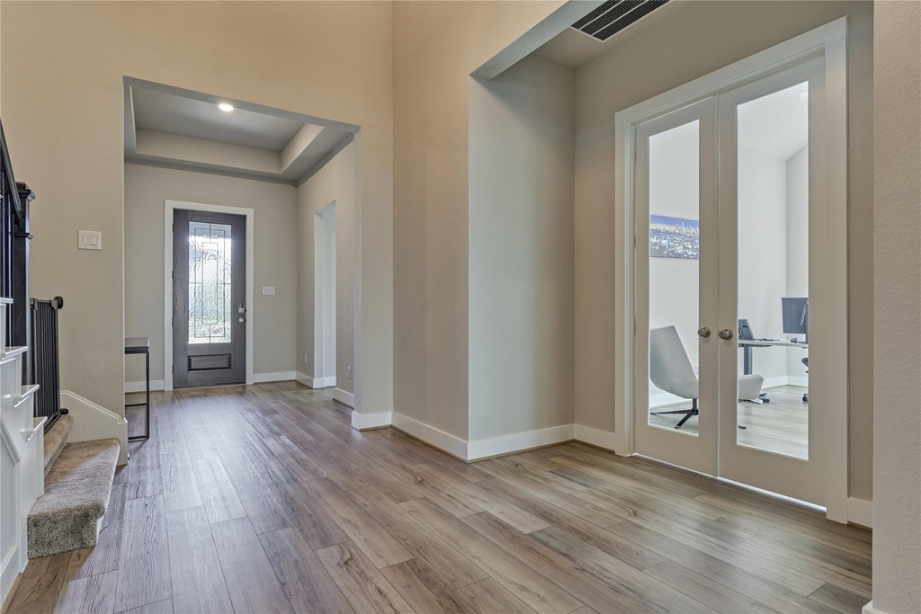 1716 Encino Boulevard - Photo 7