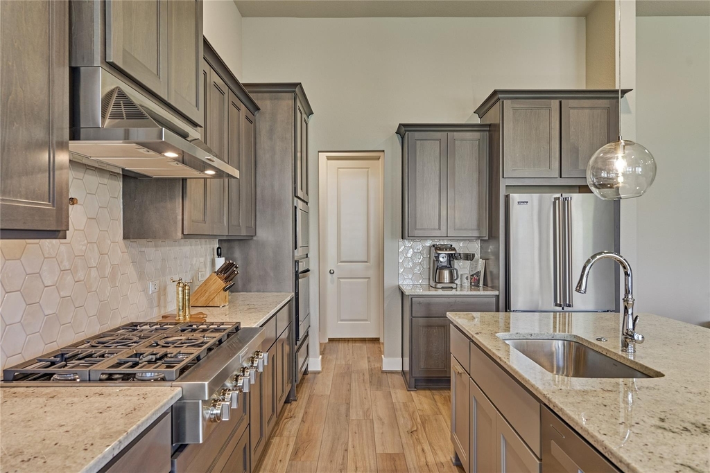 1716 Encino Boulevard - Photo 19