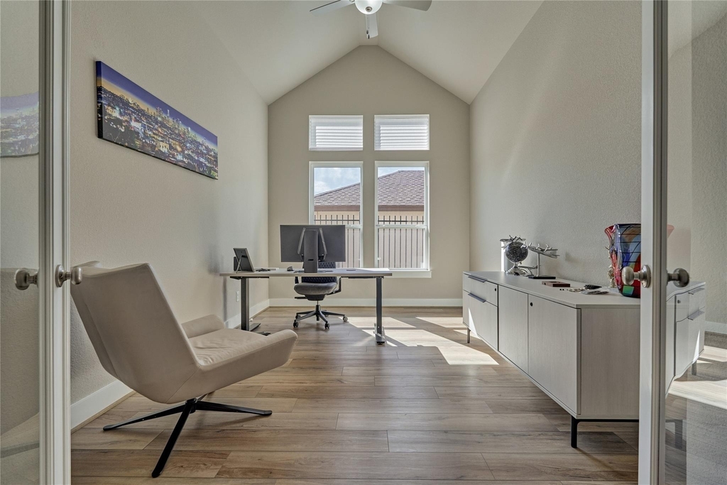 1716 Encino Boulevard - Photo 8