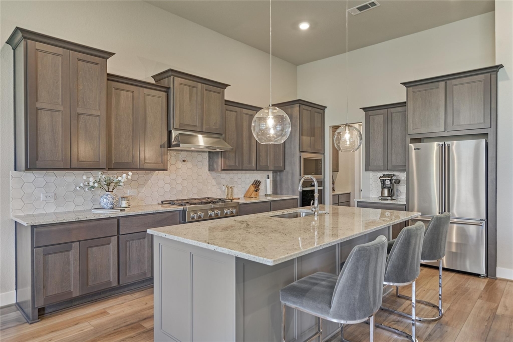 1716 Encino Boulevard - Photo 16