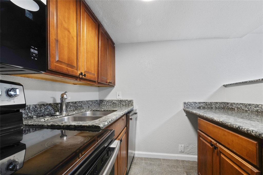 2507 37th Street - Photo 10