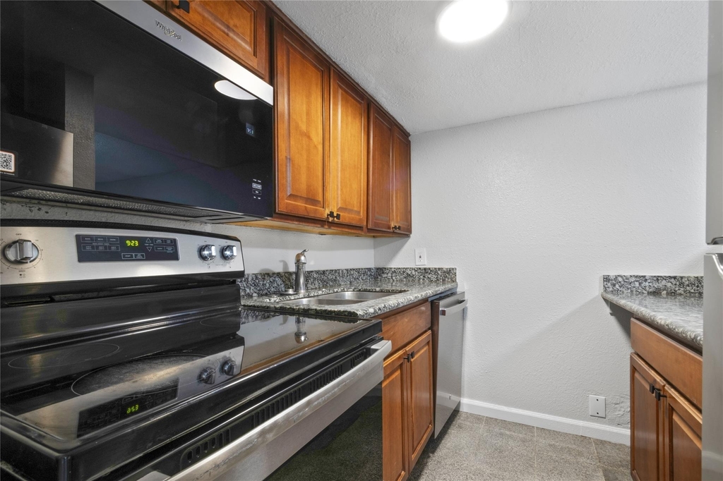 2507 37th Street - Photo 9