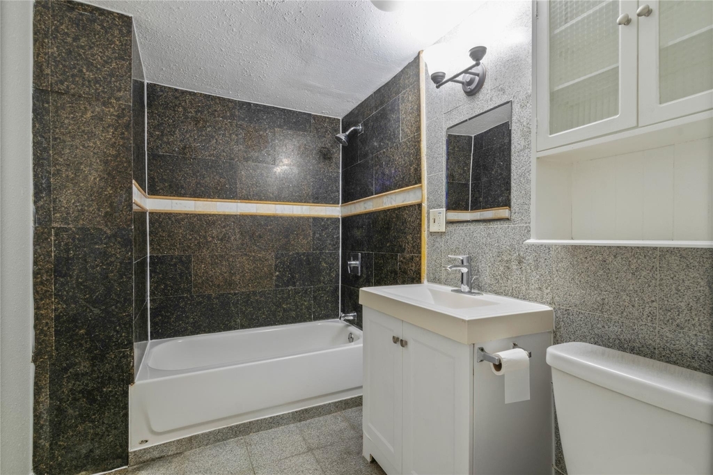 2507 37th Street - Photo 16
