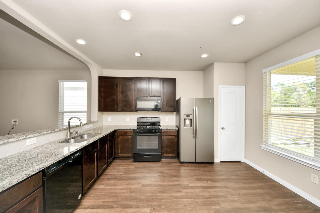 17630 Holroyd Road - Photo 8