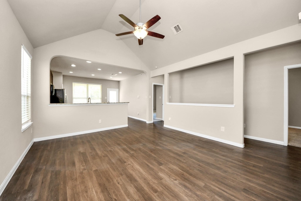 17630 Holroyd Road - Photo 4