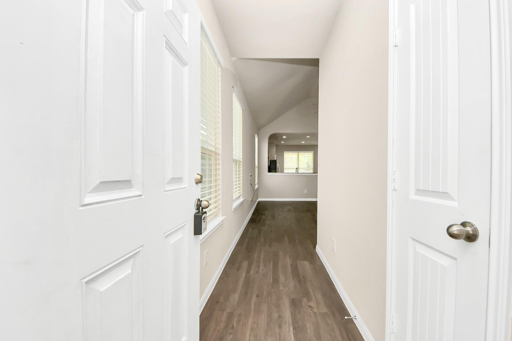 17630 Holroyd Road - Photo 3