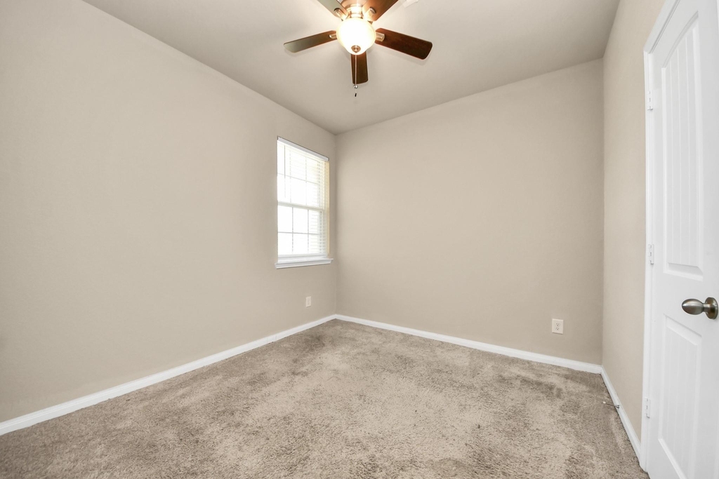 17630 Holroyd Road - Photo 17